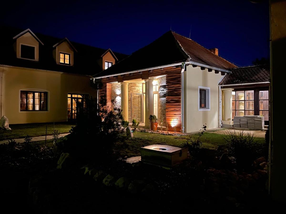Hotel Veveří Veverska Bityska Buitenkant foto