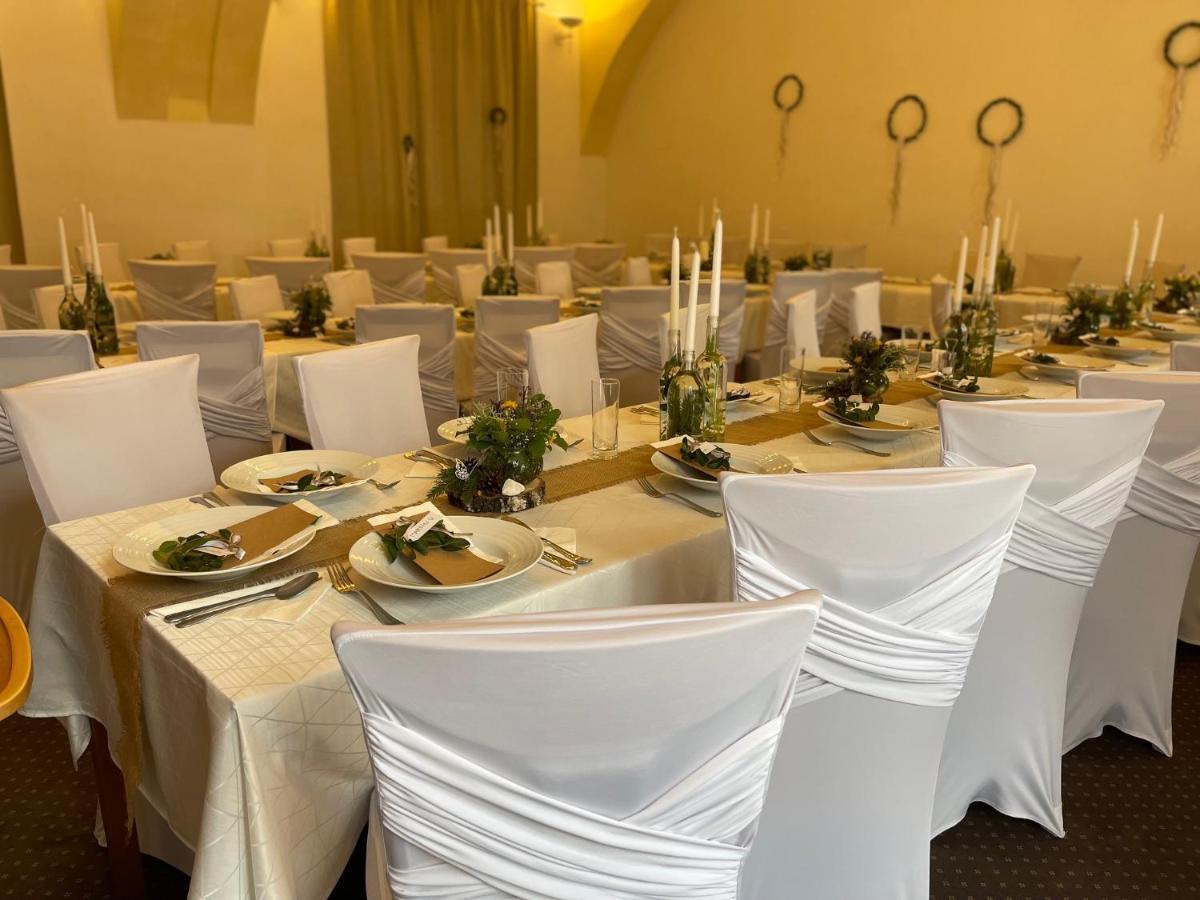 Hotel Veveří Veverska Bityska Buitenkant foto