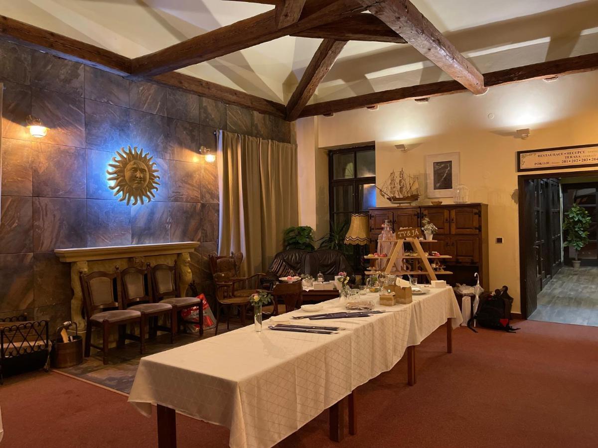 Hotel Veveří Veverska Bityska Buitenkant foto