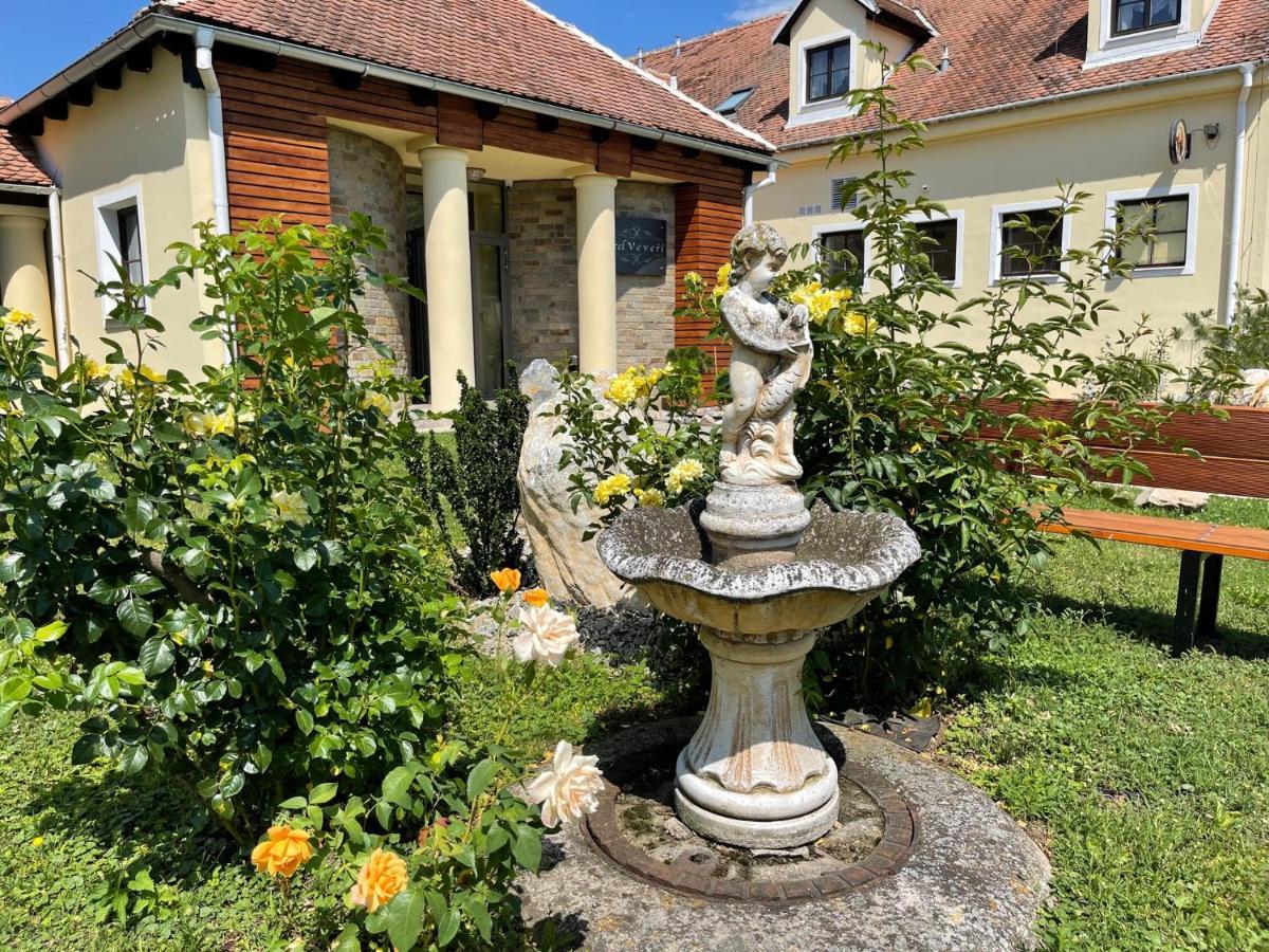 Hotel Veveří Veverska Bityska Buitenkant foto
