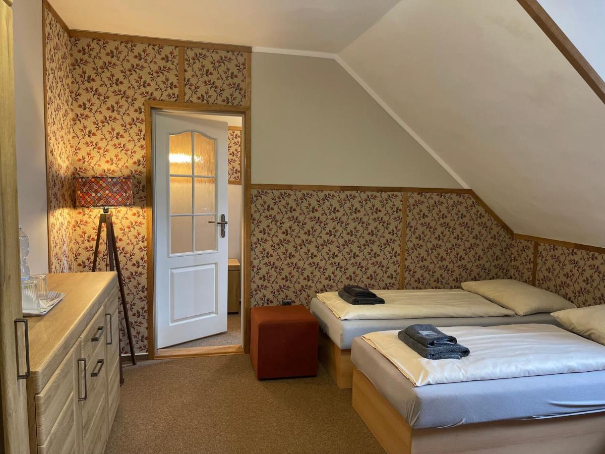 Hotel Veveří Veverska Bityska Buitenkant foto
