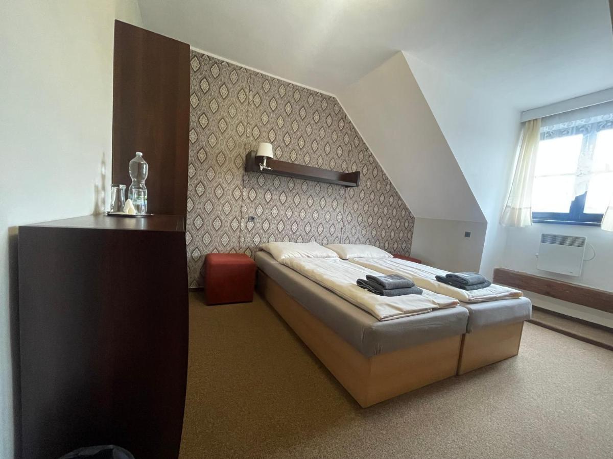 Hotel Veveří Veverska Bityska Buitenkant foto