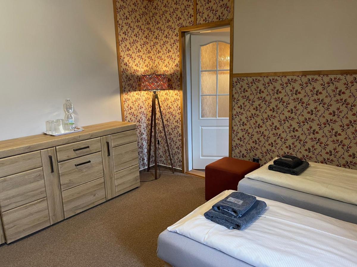 Hotel Veveří Veverska Bityska Buitenkant foto
