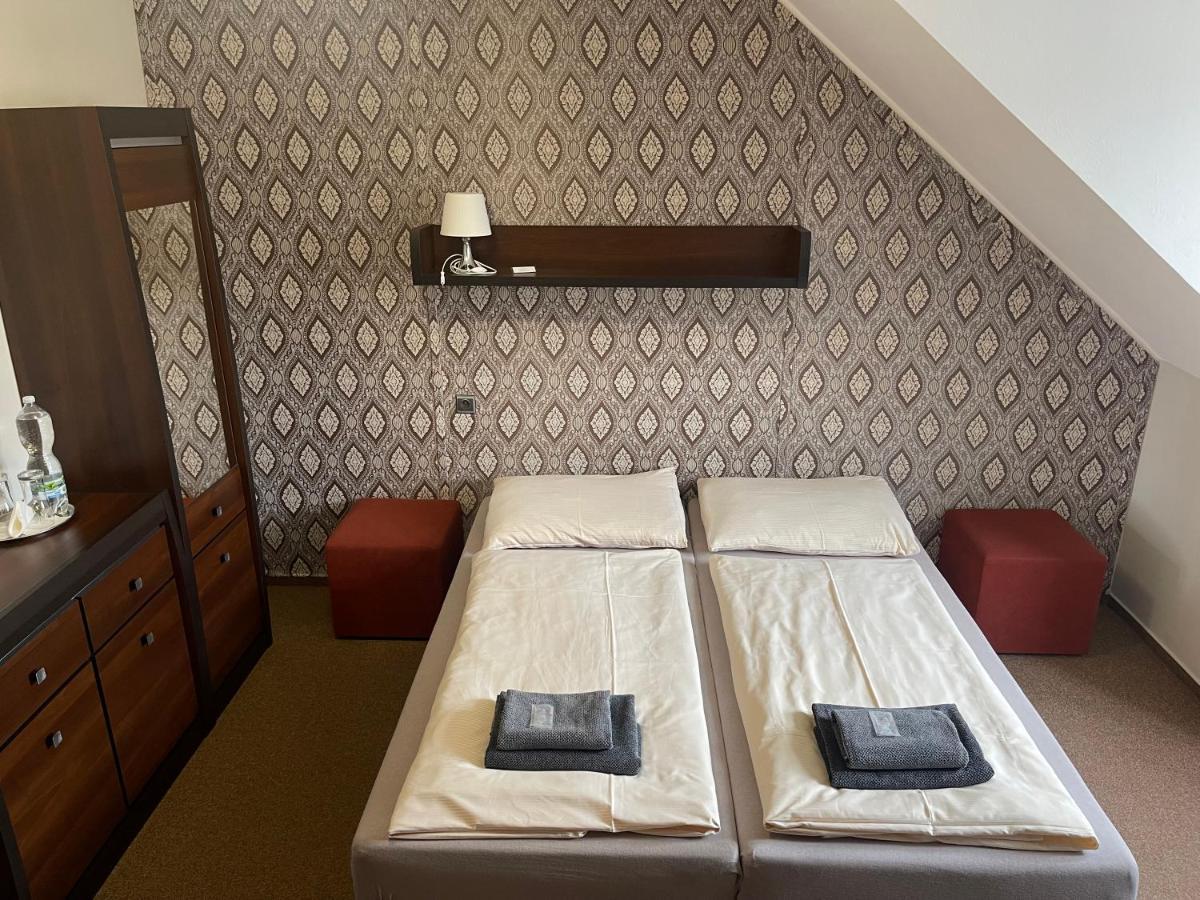 Hotel Veveří Veverska Bityska Buitenkant foto