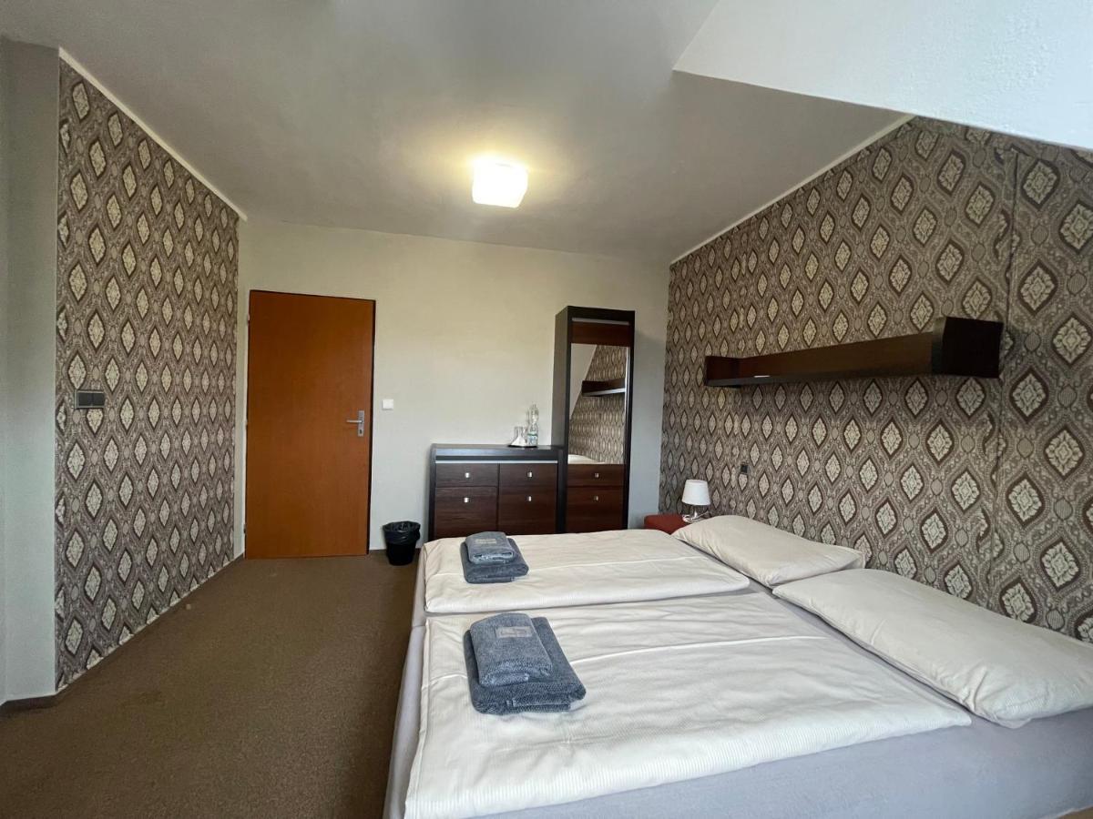Hotel Veveří Veverska Bityska Buitenkant foto