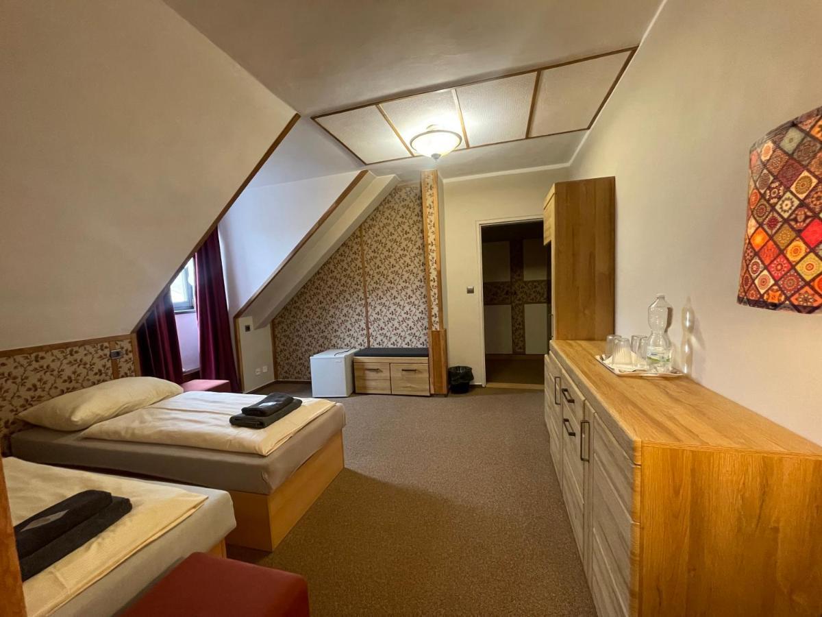 Hotel Veveří Veverska Bityska Buitenkant foto