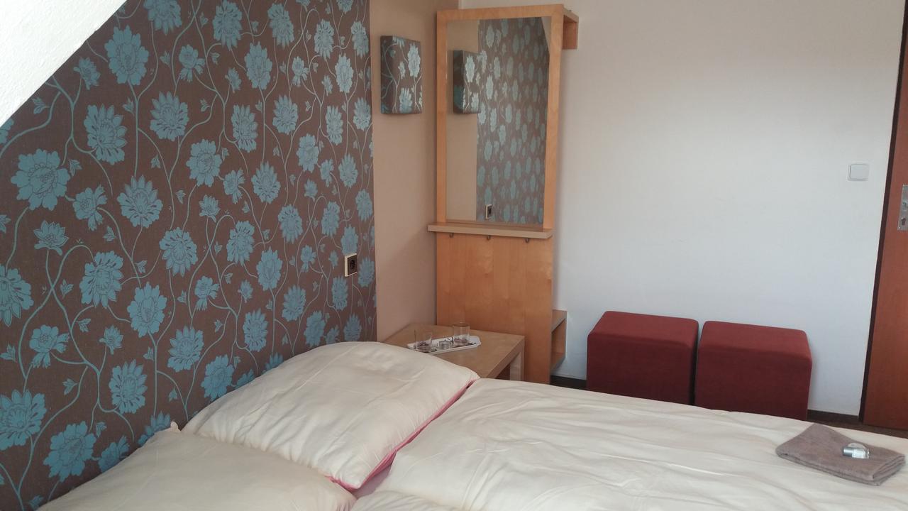 Hotel Veveří Veverska Bityska Buitenkant foto